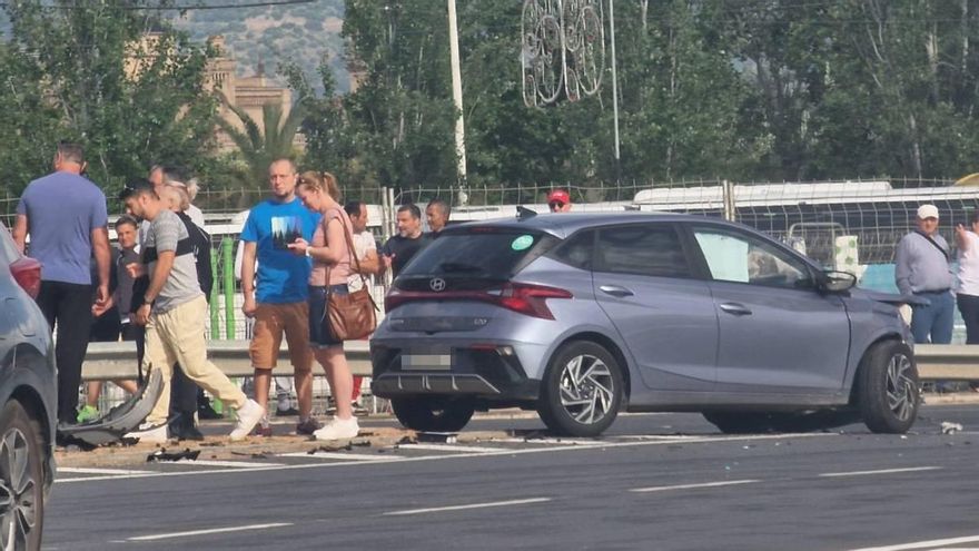 Un herido en un accidente entre dos coches en El Arenal