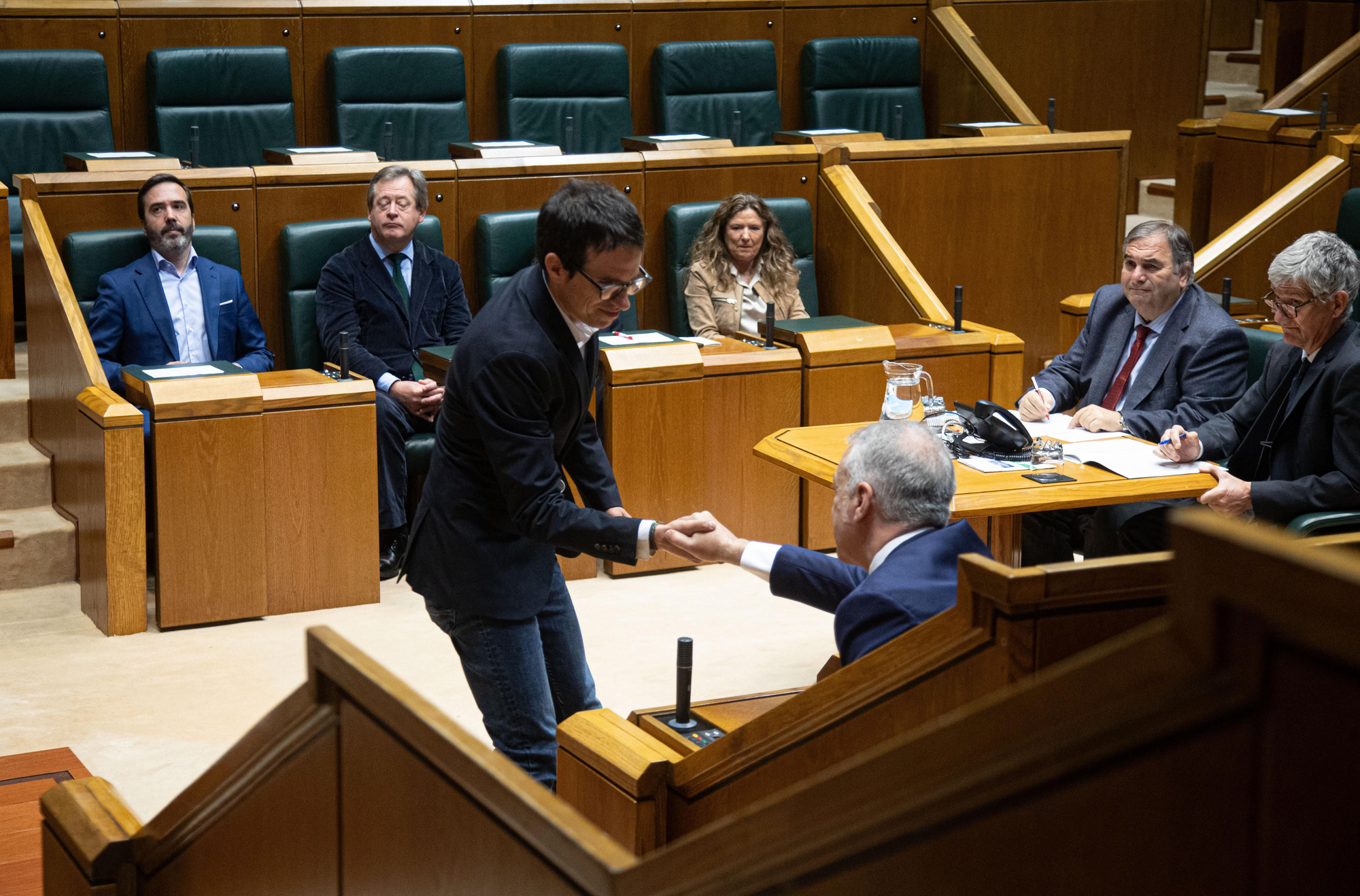 Pello Otxandiano saluda a Iñigo Urkullu