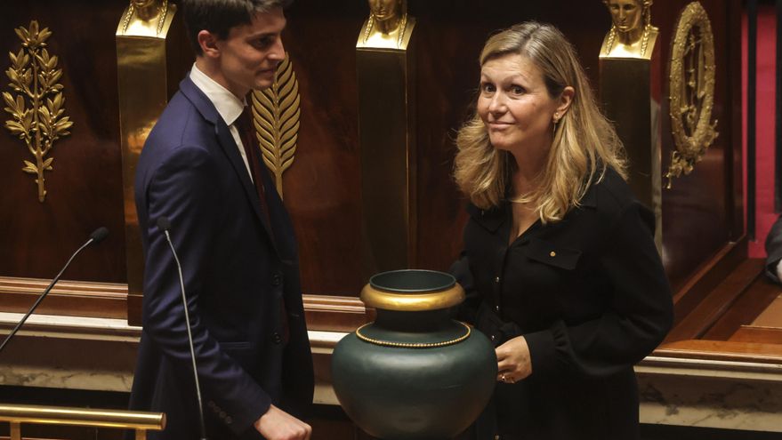 Macron arrebató a la izquierda la presidencia de la Asamblea francesa con los votos de la derecha