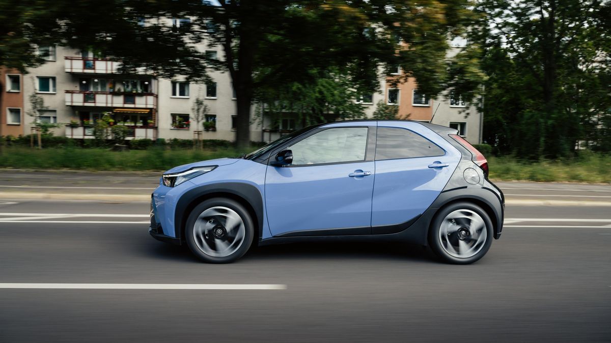 El Toyota Aygo X Cross es una especie de 'crossover' de vocación urbana.