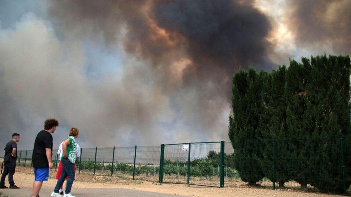 Vecinos preocupados por la brutal evolución de las llamas en el incendio en la Valdería.