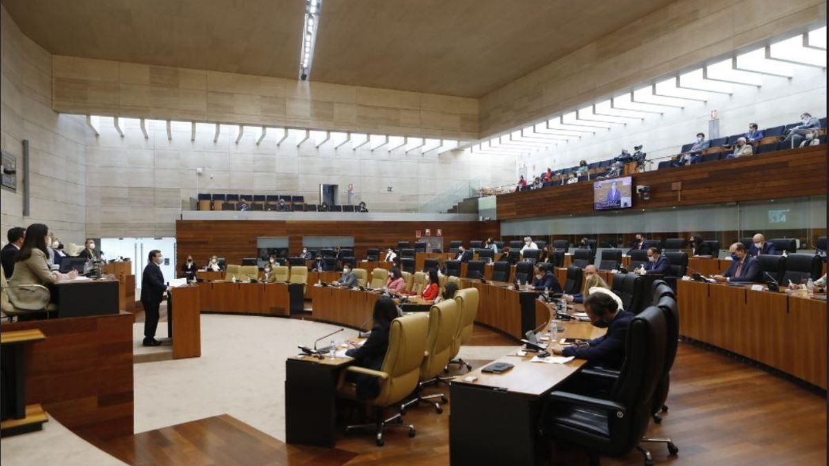 El presidente de la Junta, Guillermo Fernández Vara, en el debate sobre el estado de la región