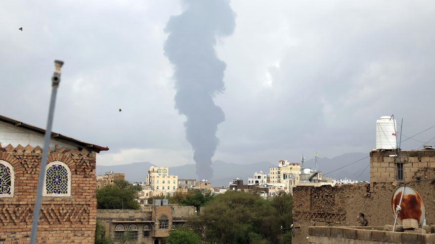 Los hutíes del Yemen dicen que los ataques israelíes no les disuadirán de su apoyo a Gaza