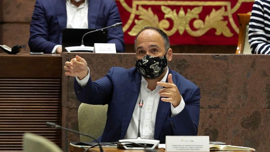 El Gobierno de Canarias reitera su rechazo a la regasificadora en el puerto de Granadilla: “No es necesaria para la transición energética”