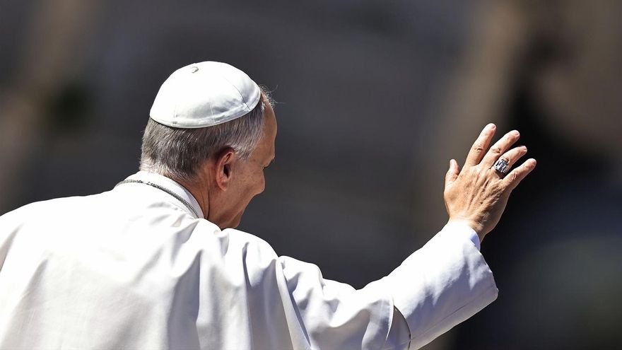 El papa León XIV en una Audiencia General en la plaza de San Pedro, en El Vaticano