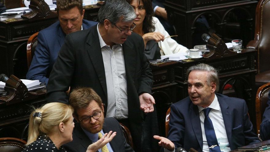 Diputados le recorta los superpoderes a Milei en materia económica, energética y de seguridad