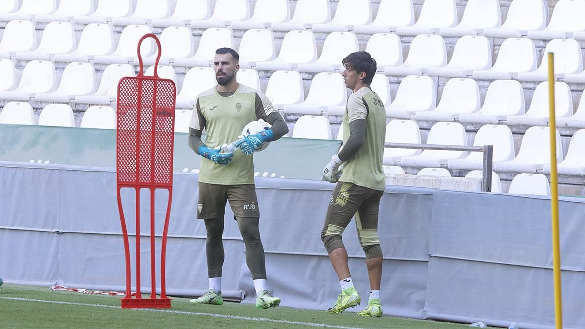 Entrenamiento del Córdoba a puerta abierta para la afición