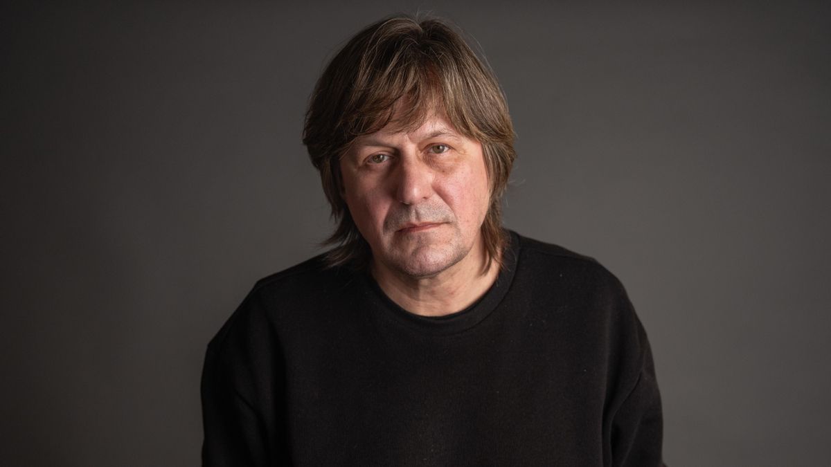 Nacho Vegas: "El fascismo vende que la clase migrante nos está quitando el trabajo cuando quienes lo hacen son señoros blancos con traje"