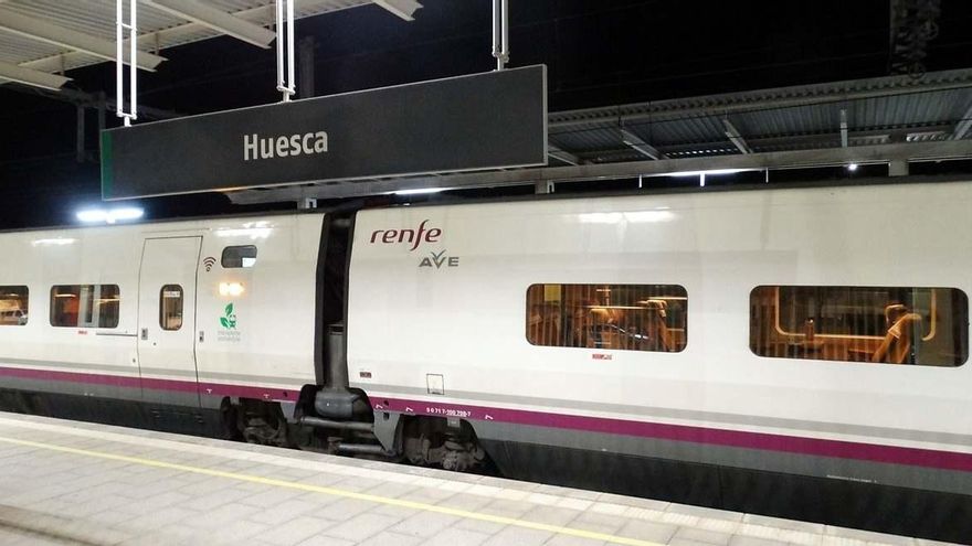 Vecinos y entidades empresariales creen prioritario un tren de cercanías que una las capitales de Huesca y Zaragoza