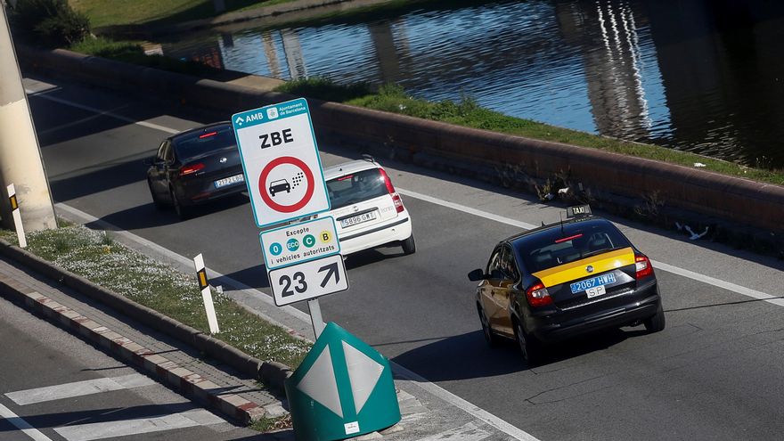 Barcelona y el resto de ciudades reactivan las zonas de bajas emisiones, suspendidas por la crisis ferroviaria