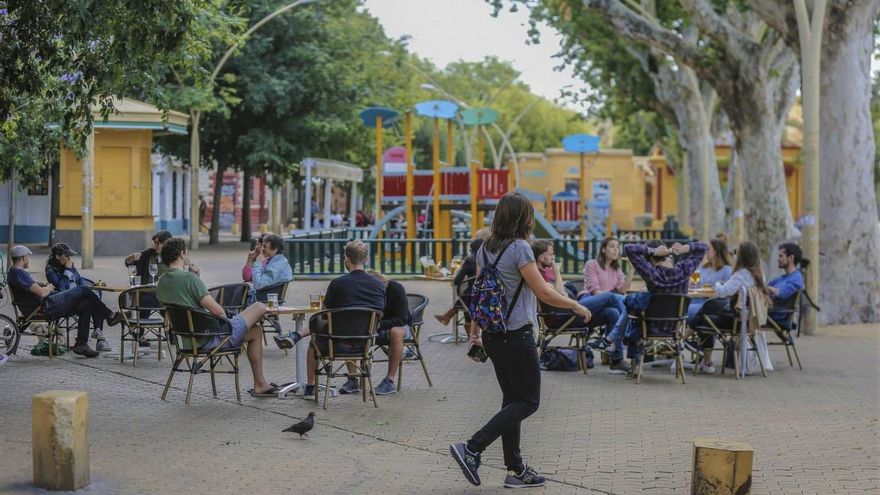 Sevilla sale de lo peor de la pandemia con más veladores en la calle… pero no por culpa de la pandemia