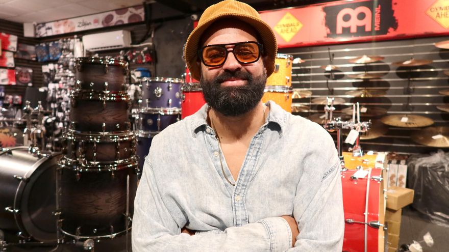 El cantante David Rivera asume con "valentía" la fusión de ritmos junto a Luis Enrique