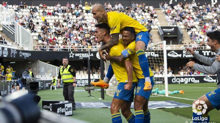 La UD Las Palmas se pasea en Cartagonova y dependerá de sí misma para el ascenso