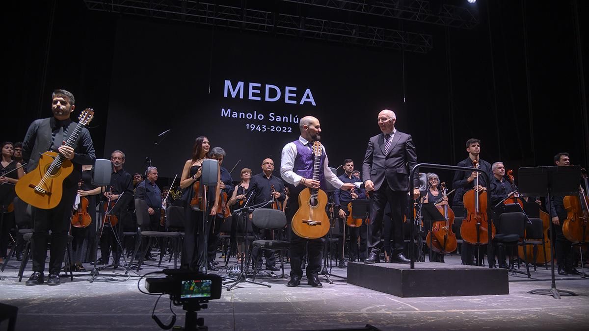 Homenaje a Manolo Sanlúcar en el inicio del Festival de la Guitarra