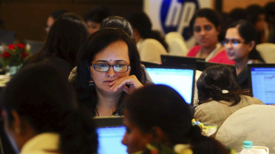 Las mujeres tienen una competencia digital más alta que los hombres en el ámbito laboral