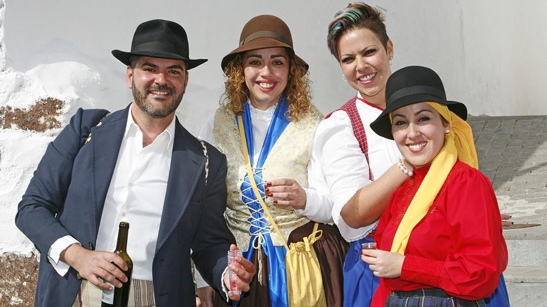 Las calles de Santa Lucía de Tirajana se llenan con motivo de la romería de Los Labradores. (Foto: Alejandro Ramos).