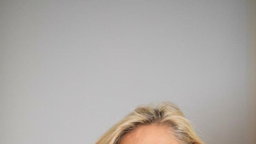 La periodista y escritora, Marta Robles, acaba de publicar "La chica a la que no supiste amar", su tercera novela negra, editada por Espasa, en la que se acerca al escalón "más bajo" del mundo de las redes de trata de mujeres, el de las mujeres nigerianas prostituidas en España..