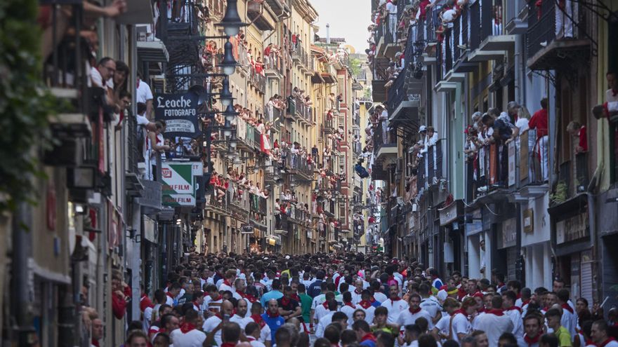 Pamplona sorteará plazas en los balcones municipales para ver los encierros de San Fermín