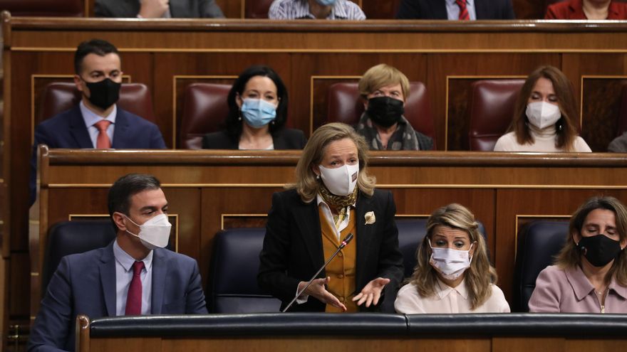 Nadia Calviño responde a las preguntas de los diputados del PP.