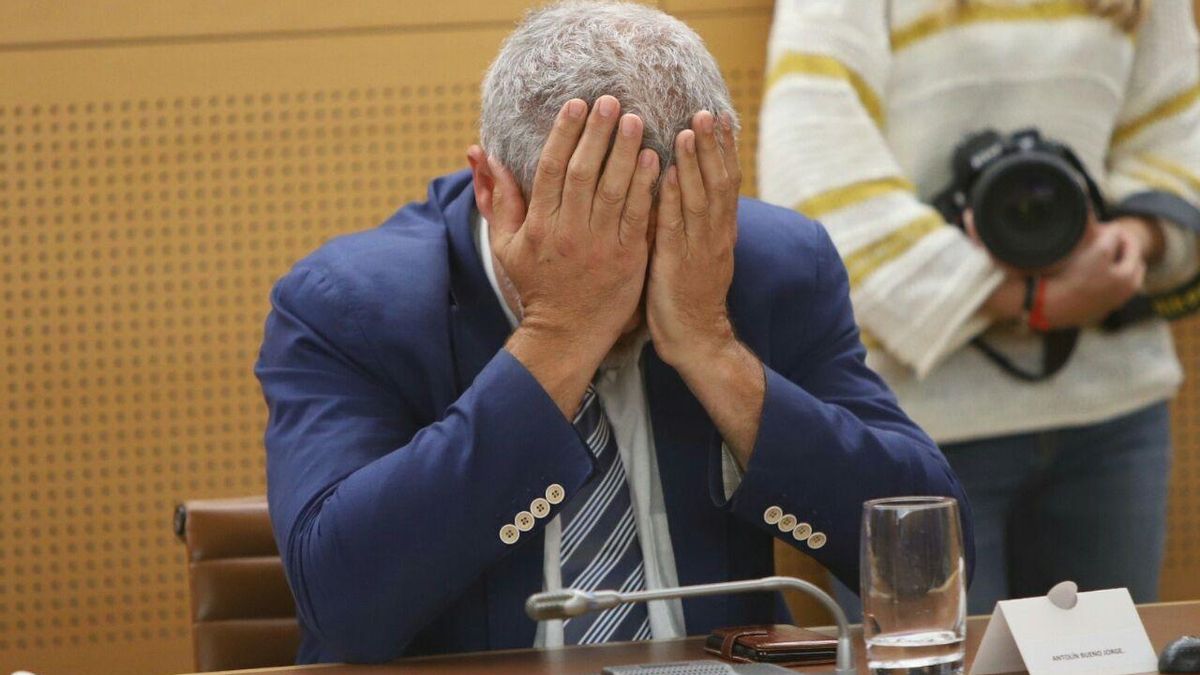 Escándalo en el pleno extraordinario del Cabildo de Tenerife