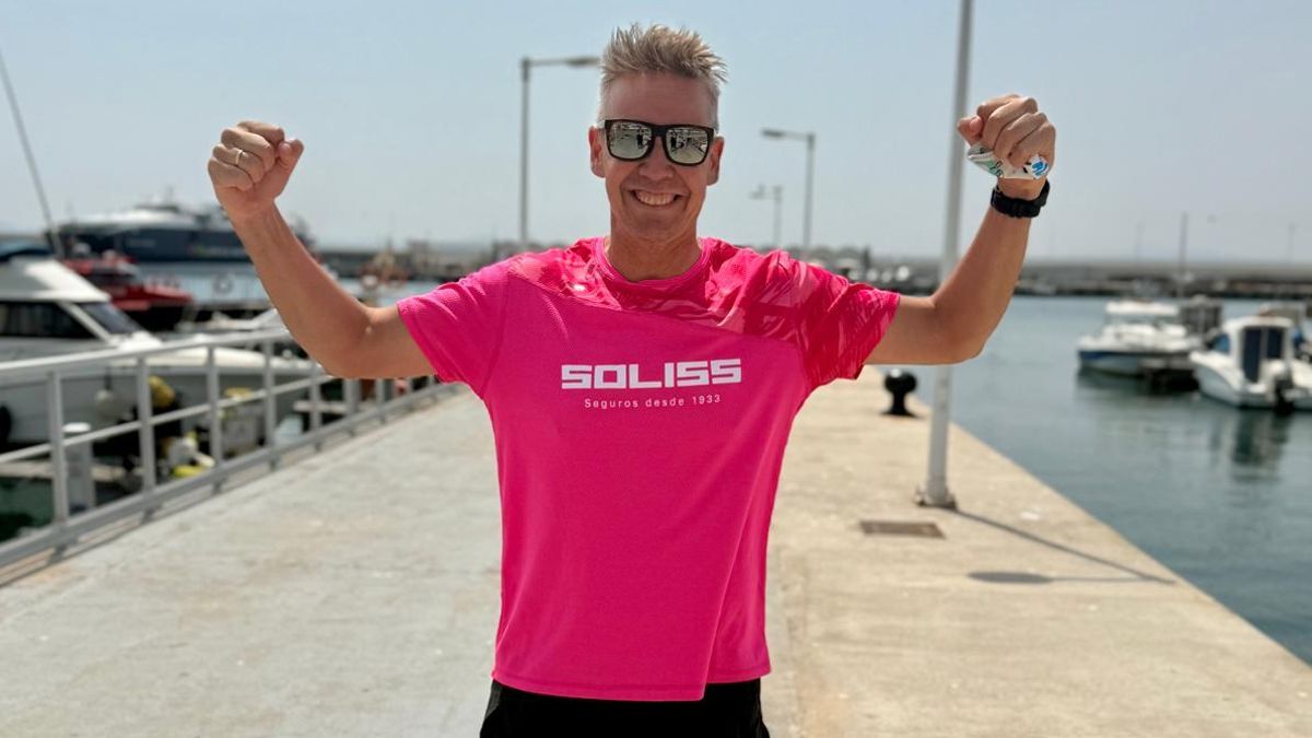 El deportista toledano Raúl del Cerro ha cruzado el Estrecho de Gibraltar a nado por tercera vez