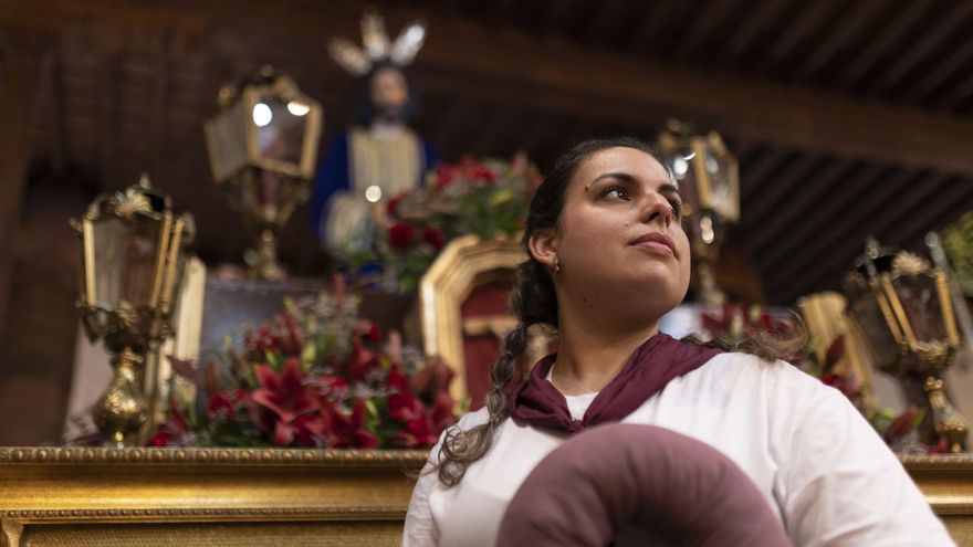 Abigail Díaz, costalera del paso del Jesús Cautivo del jueves Santo en Santa Cruz de Tenerife