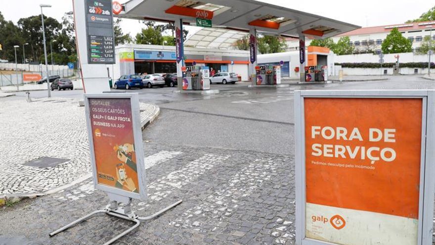 Desconvocan la huelga de los transportistas de combustible en Portugal