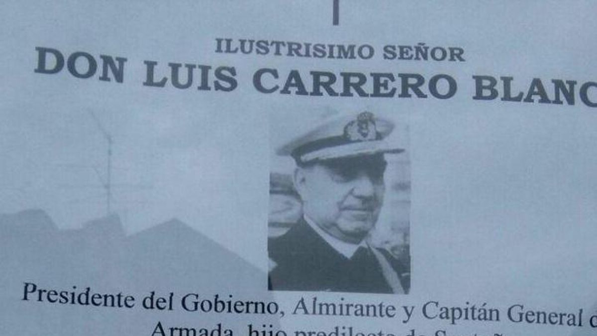 Esquela en homenaje a Luis Carrero Blanco en Santoña.