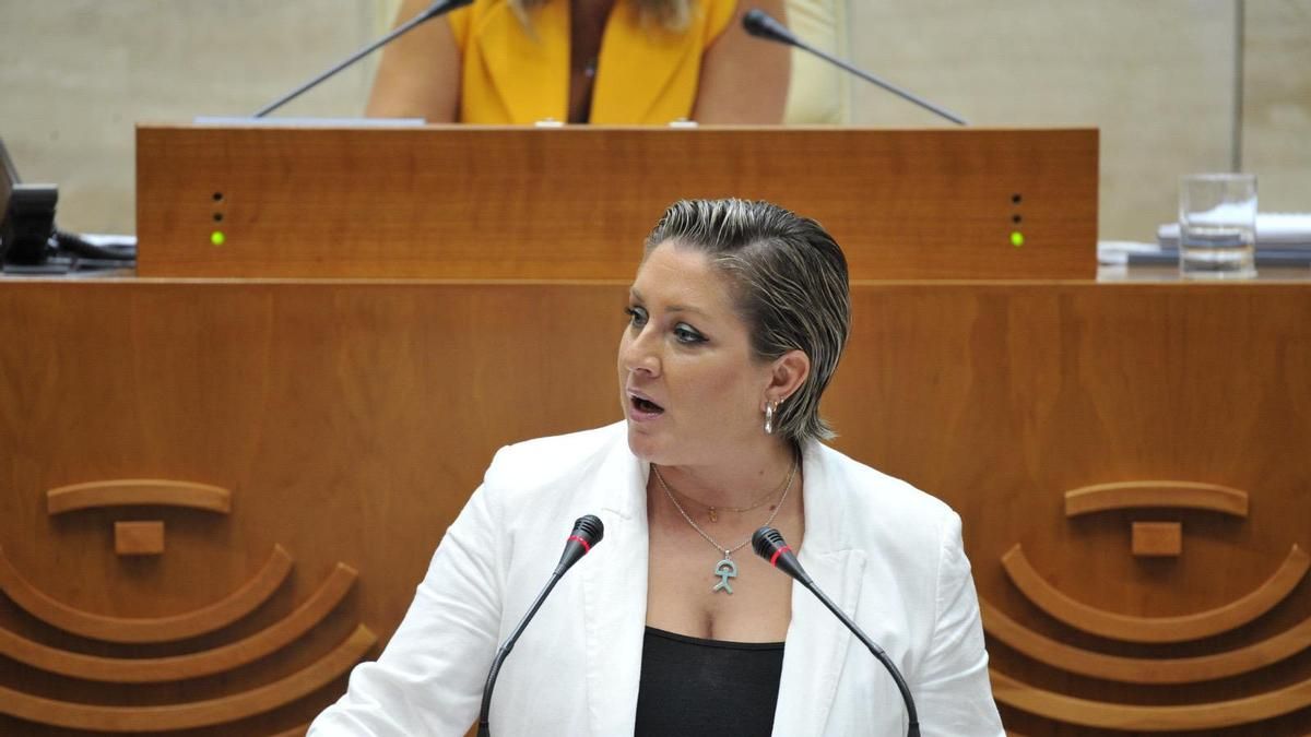 El PSOE exige a Guardiola que desautorice a su vicepresidente y no se someta a Vox