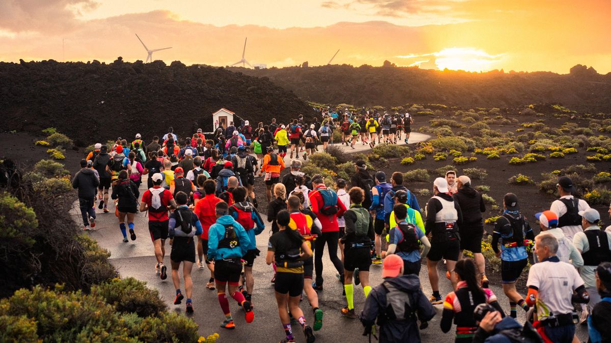Salida  de la Media Maratón  de la Transvulcania Adidas Terrex.