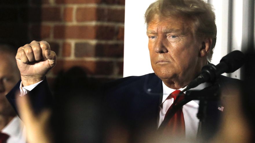 Trump dice que no devolvió los documentos clasificados porque estaba "muy ocupado"