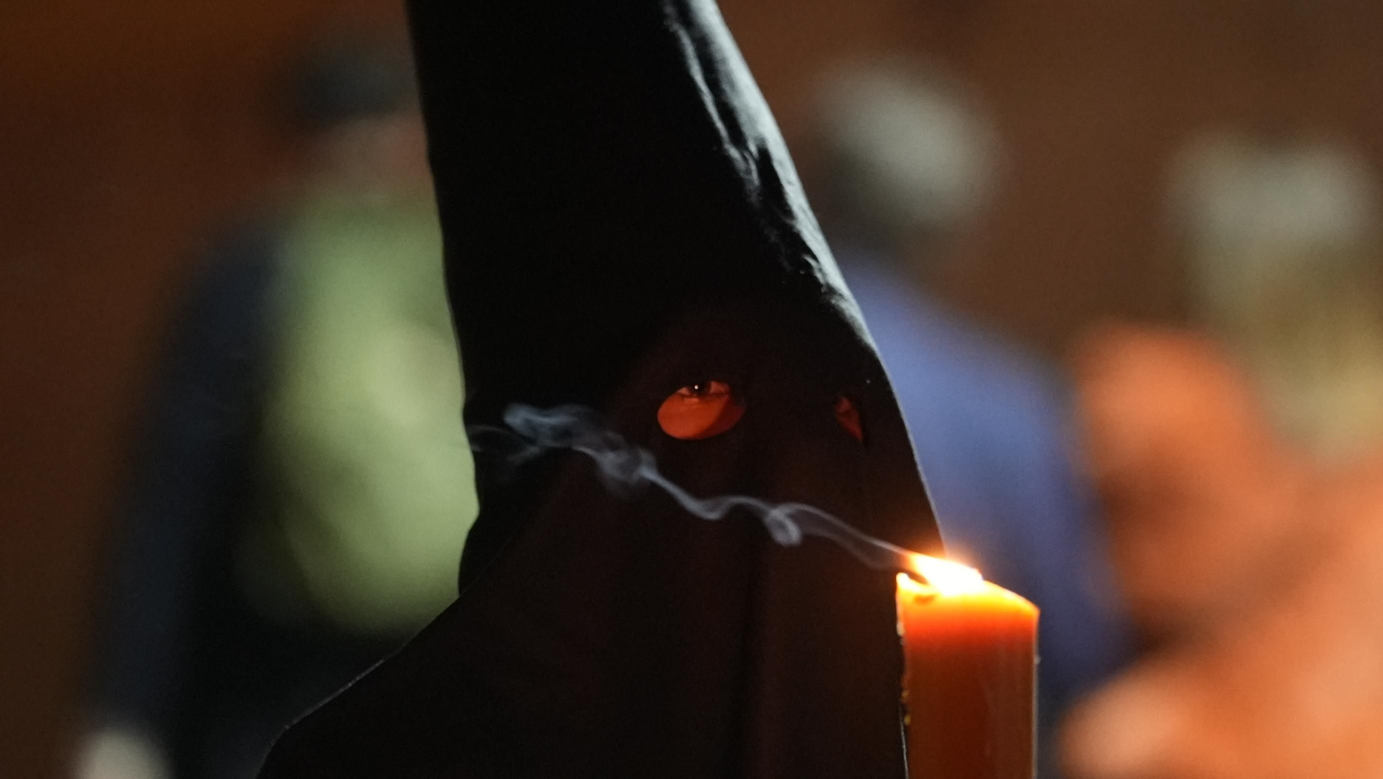 La salida procesional del Via Crucis, en imágenes