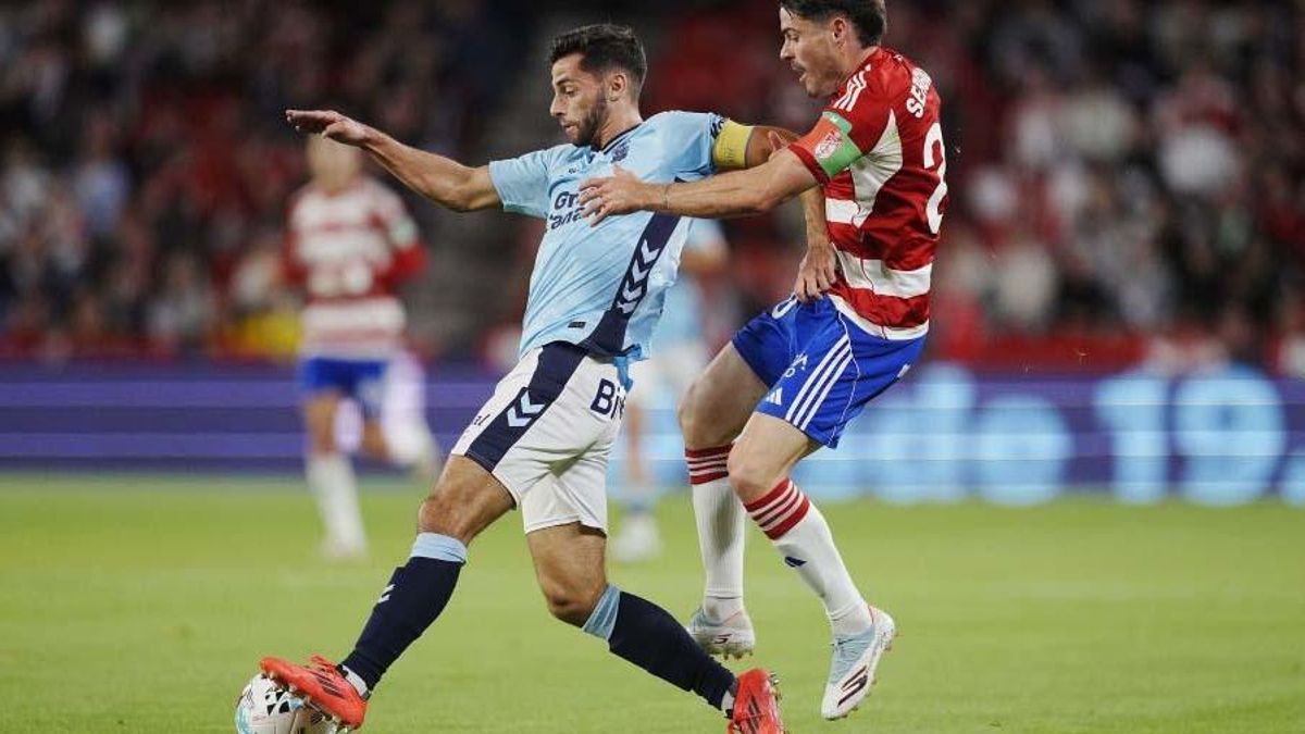 Loiodice se protege de la presión de Sergio Ruiz