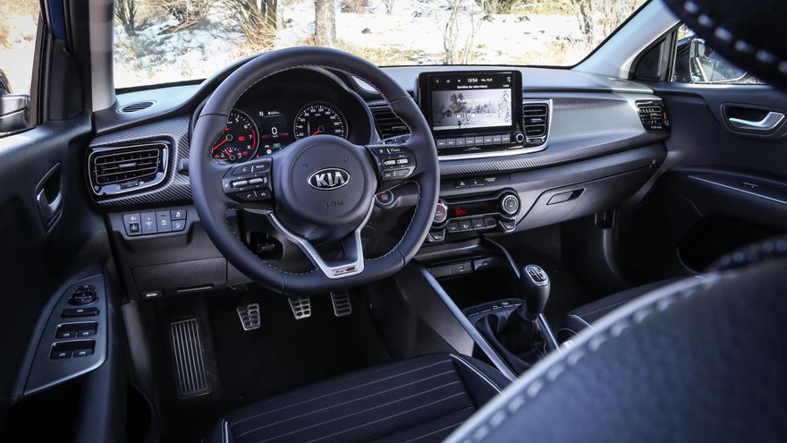 Interior del Kia Rio.