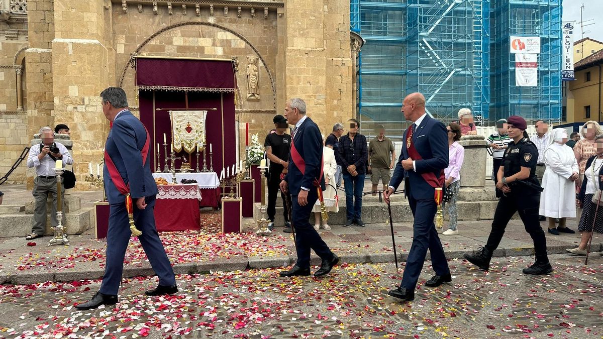 Detenida durante la procesión del Corpus una mujer que se saltó una orden de alejamiento a una concejala de León