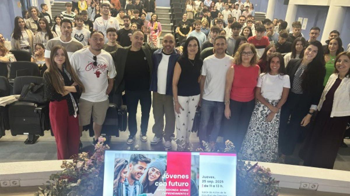 Más de 150 jóvenes reciben orientación sobre comunicación, marketing y gestión de proyectos