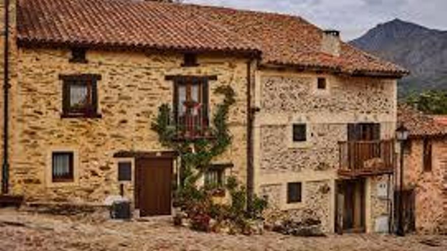 El pequeño pueblo con encanto escondido en la Sierra de Madrid que te hará olvidar el calor