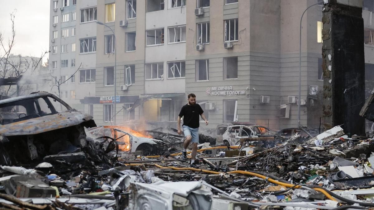 Más de diez muertos y cuarenta heridos en un nuevo "ataque masivo" de Rusia contra Kiev