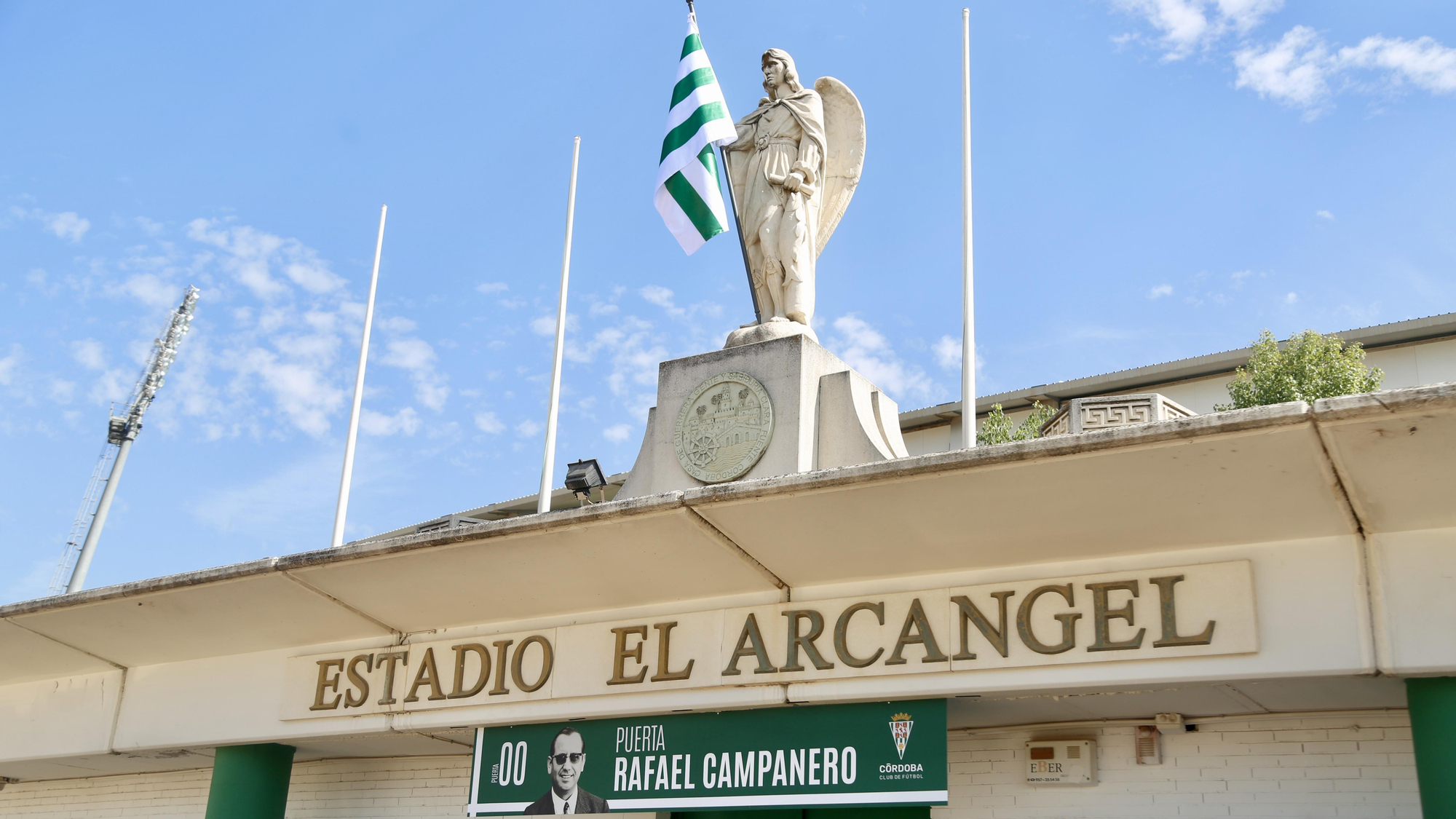 Homenaje a Rafael Campanero en la Puerta 0 de El Arcángel