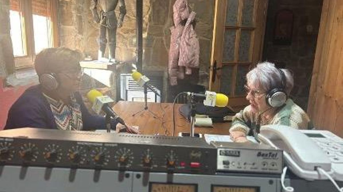 Blanca y Guadalupe en su programa de Radio Laciana en patsuezu