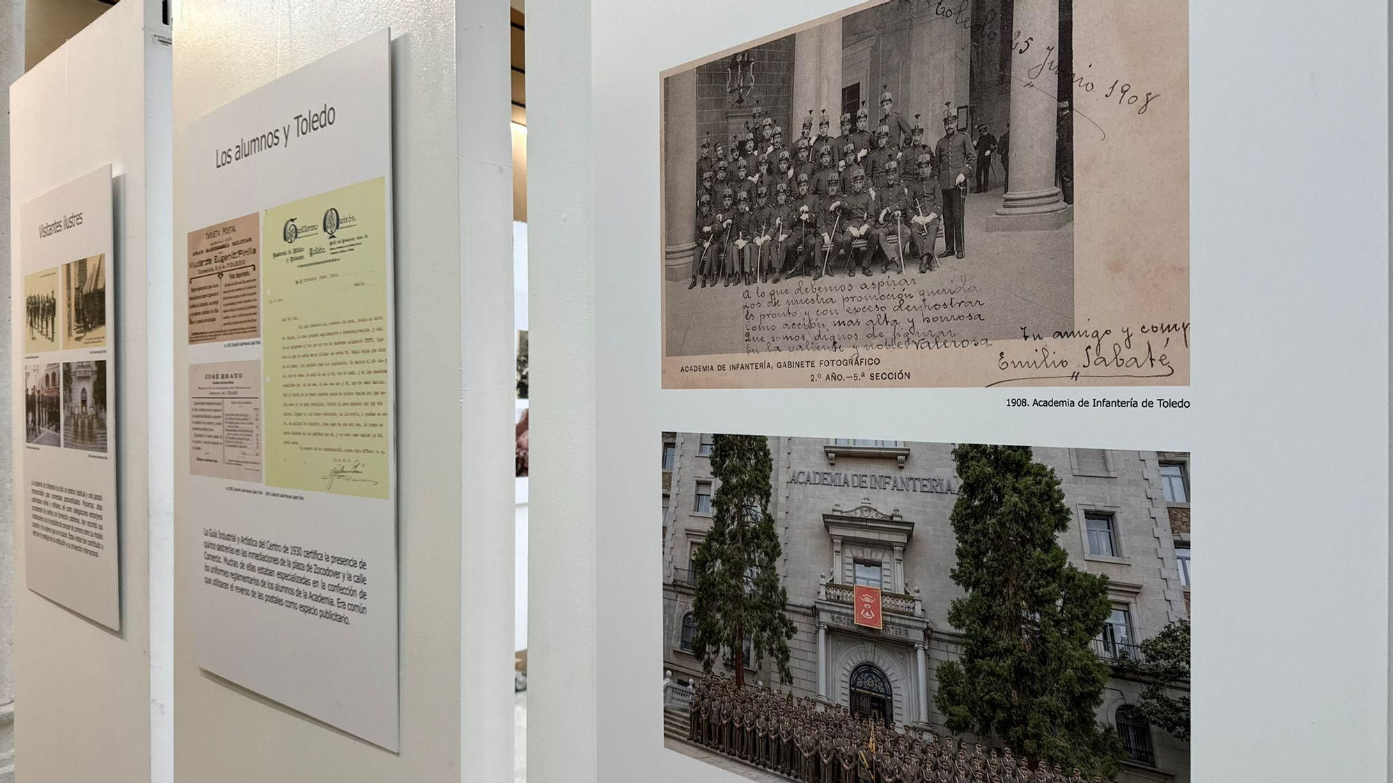 Paneles de la exposición del 175 aniversario de la Academia de Infantería de Toledo