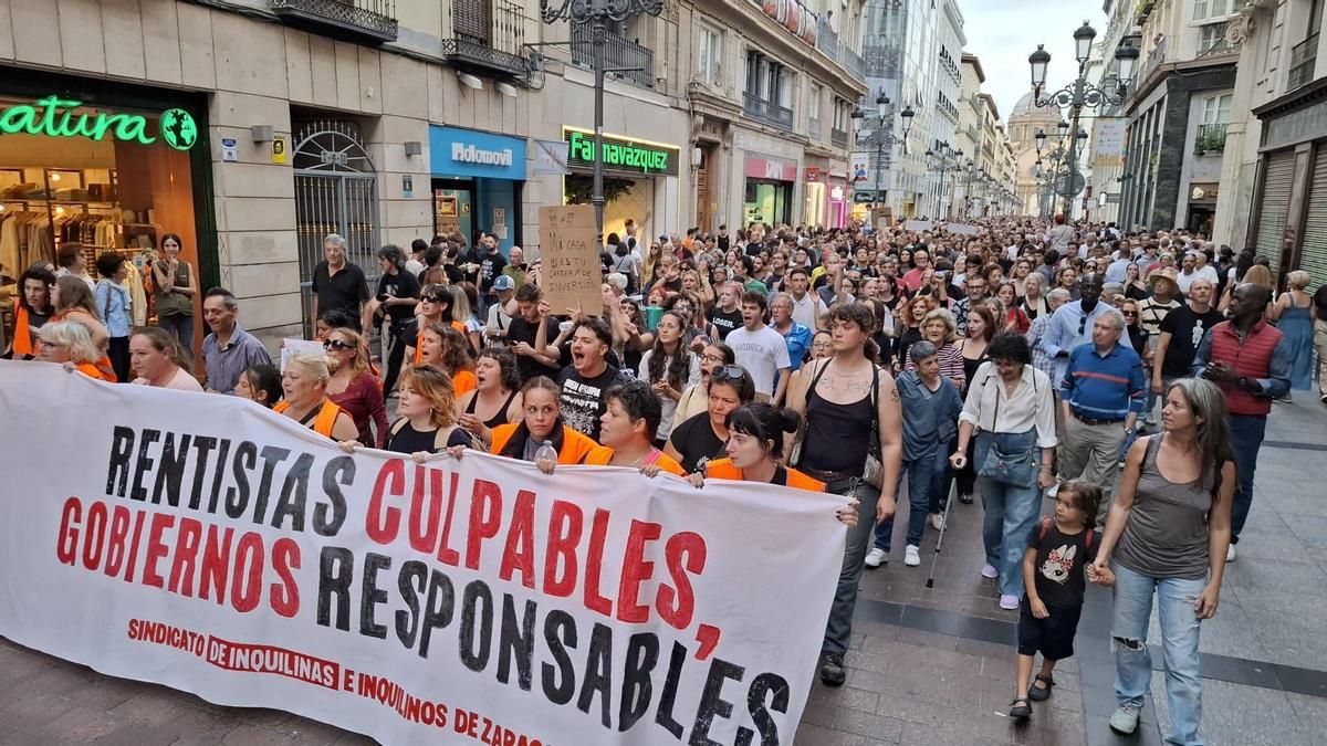Miles de personas inundan las calles de Zaragoza para reivindicar el derecho a la vivienda: "Hemos sacudido conciencias"