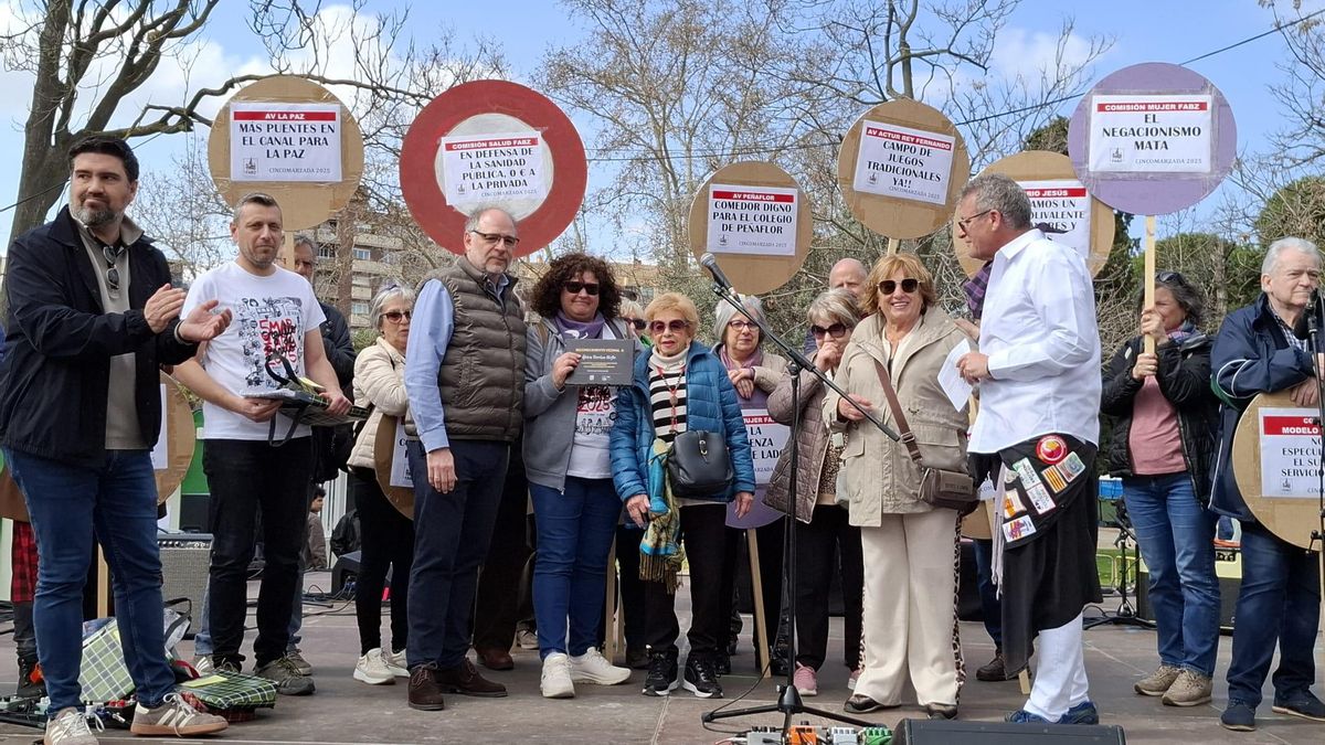 Un momento de la entrega de reconocimientos a cuatro vecinas del Barrio de Jesús.
