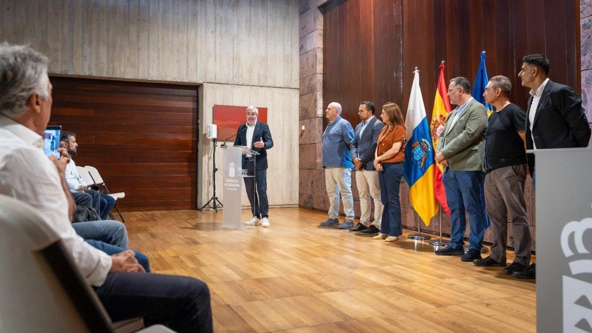 Sindicatos y Gobierno canario celebran un preacuerdo para recuperar las horas sindicales