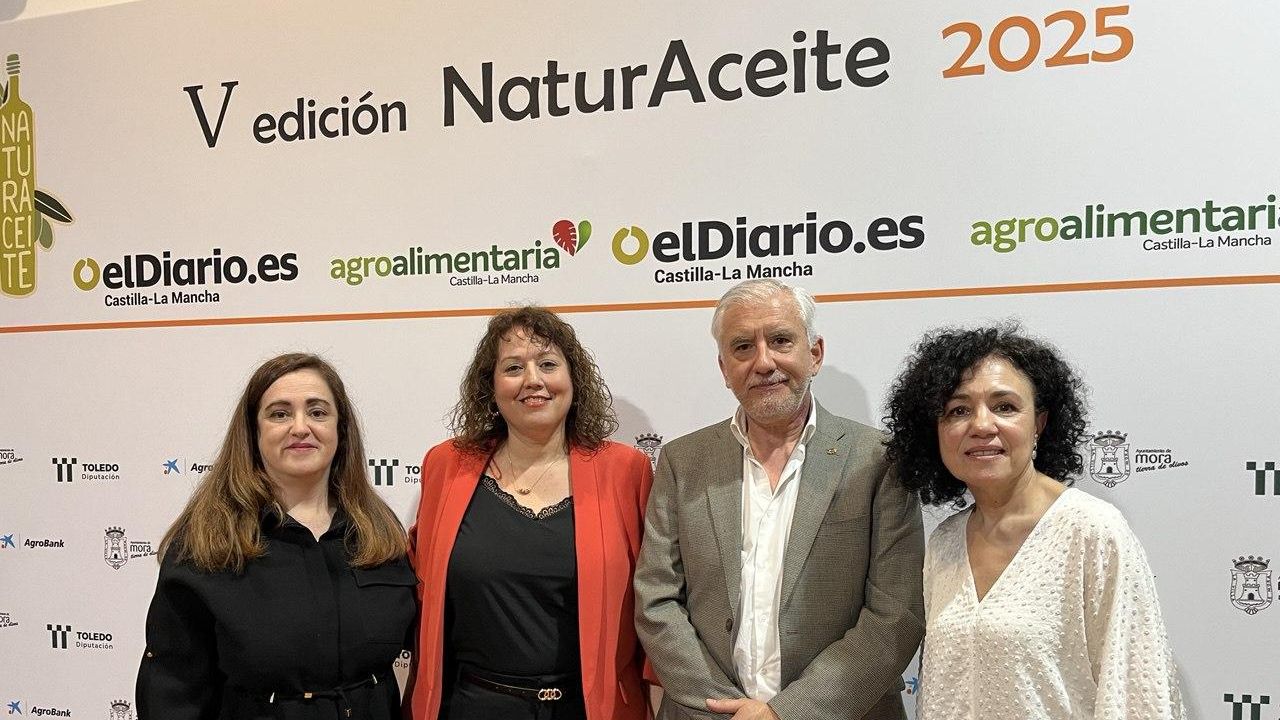 Carmen Bachiller junto a Nieves Caro, responsable de Promoción de Alimentación en el IPEX Castilla-La Mancha; Enrique García Tenorio, gerente D.O. Aceite Montes de Toledo, y Pilar Virtudes