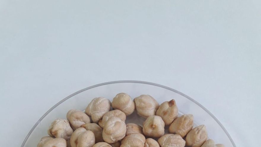 Archivo - Garbanzos en una imagen de archivo.