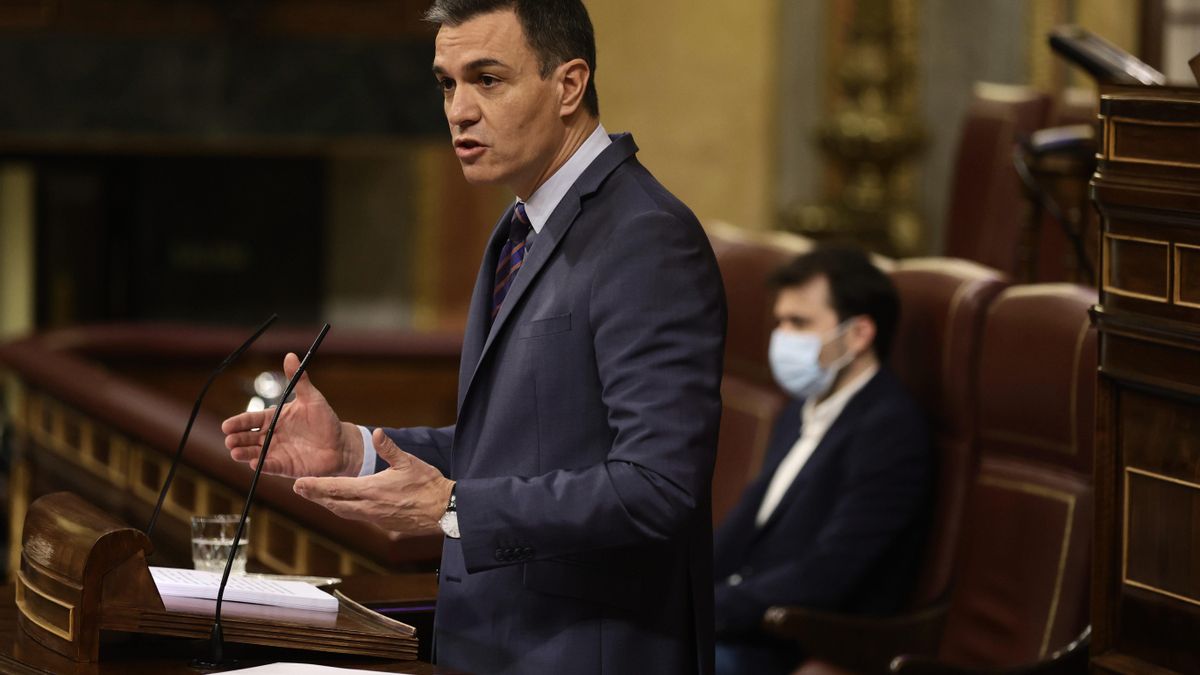 El presidente del Gobierno, Pedro Sánchez, interviene en una sesión plenaria, en el Congreso de los Diputados.