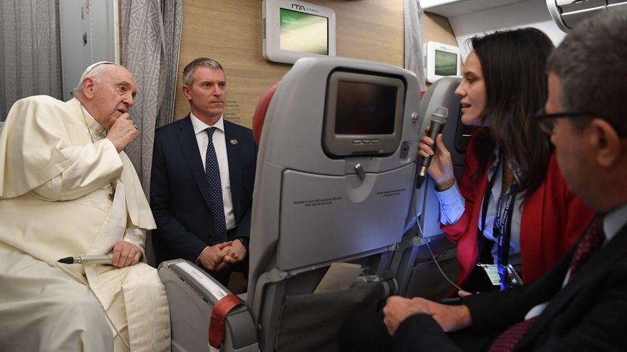 El papa deja puerta abierta a la renuncia y dice que no sería una catástrofe