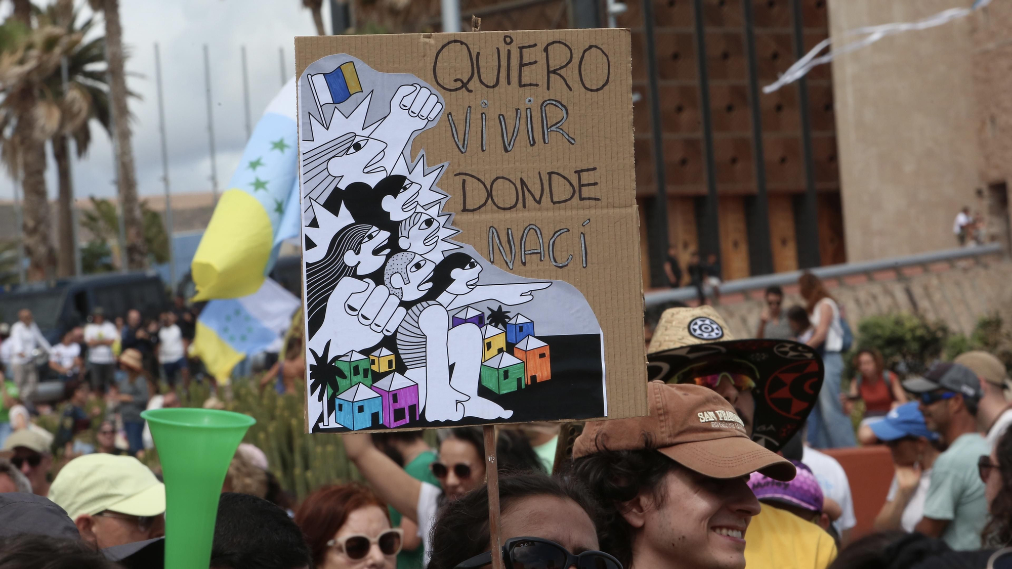 Manifestación en Gran Canaria bajo el lema 'Canarias tiene un límite'