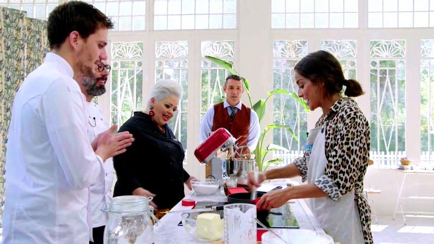 El jurado de 'Bake Off', aconsejando a una de las concursantes
